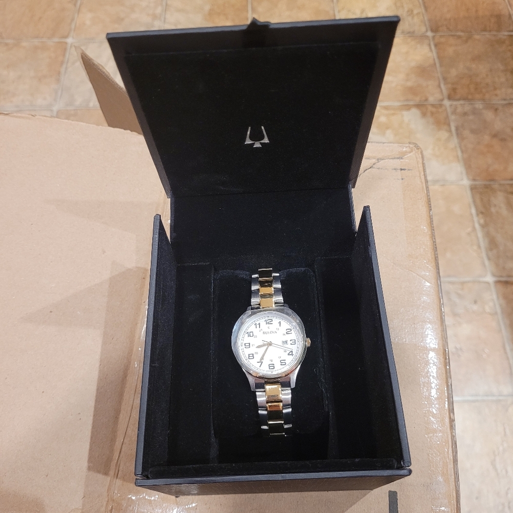 Bulova 98M128 Women’s Two-Tone Watch – Brand New in Box, Classic Collectible - Picture 4 of 10